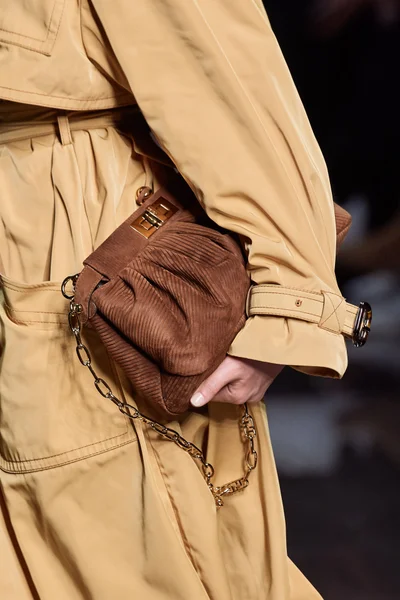 Look 60